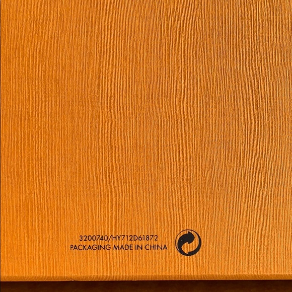 LOUIS VUITTON Box - Authentic - Picture 8 of 8